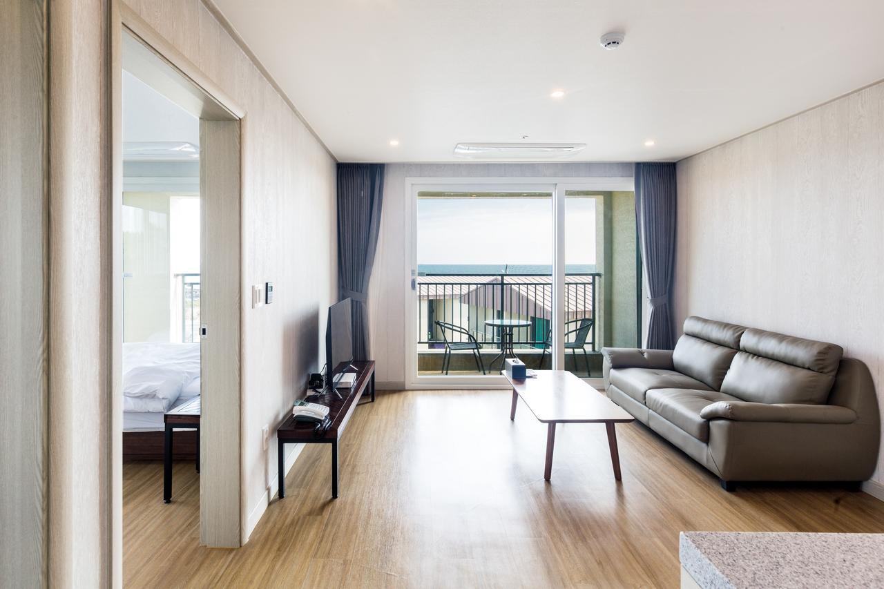 Ocean Square Resort Seogwipo Exteriör bild